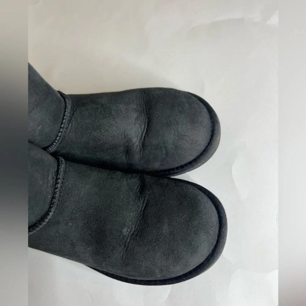 Ugg Women's Bailey One Button Suede Black Winter Boots Size 6
